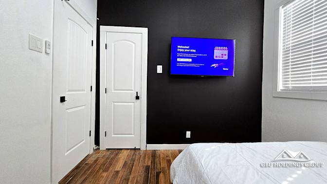 GBU Holdings Group's room