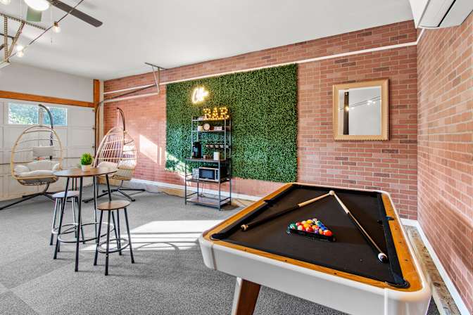 lifedoorrentals's room
