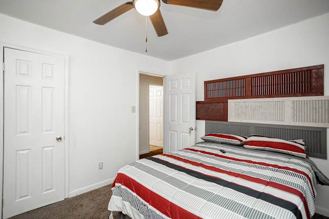 Carlos's room