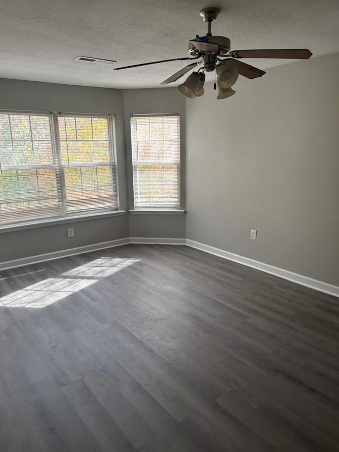 Alcove Rooms's room