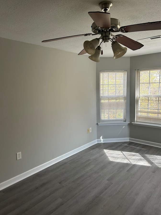 Alcove Rooms's room