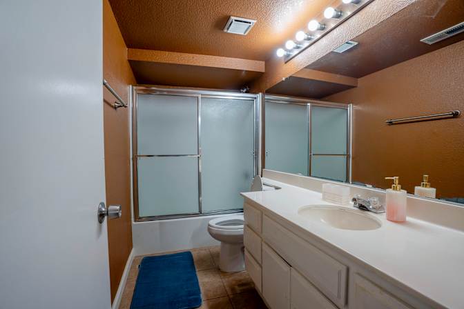 LaTecia Yarbrough Property Manager's room
