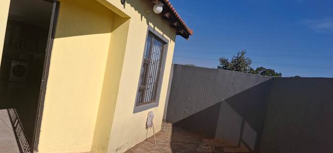 Rhulani's room