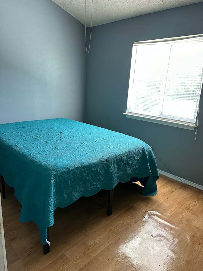 Faygan's room