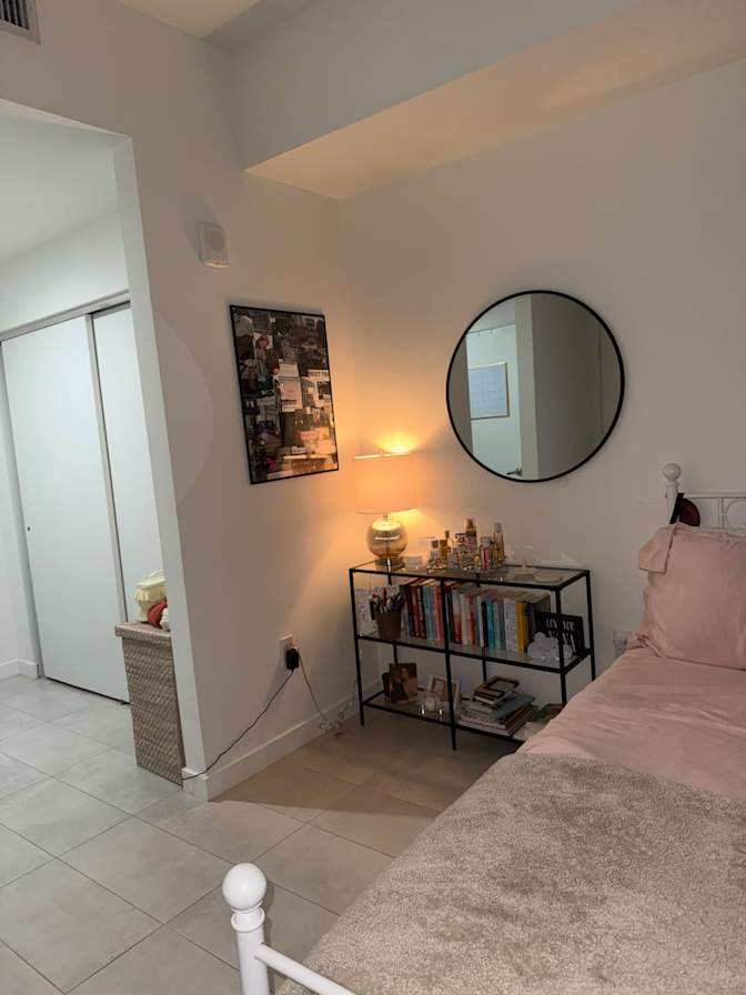 Nidia Contreras's room