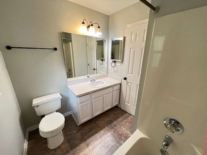 Alcove Rooms's room