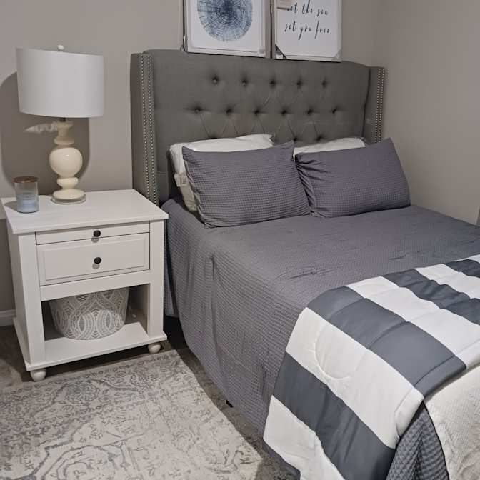 Suzana's room