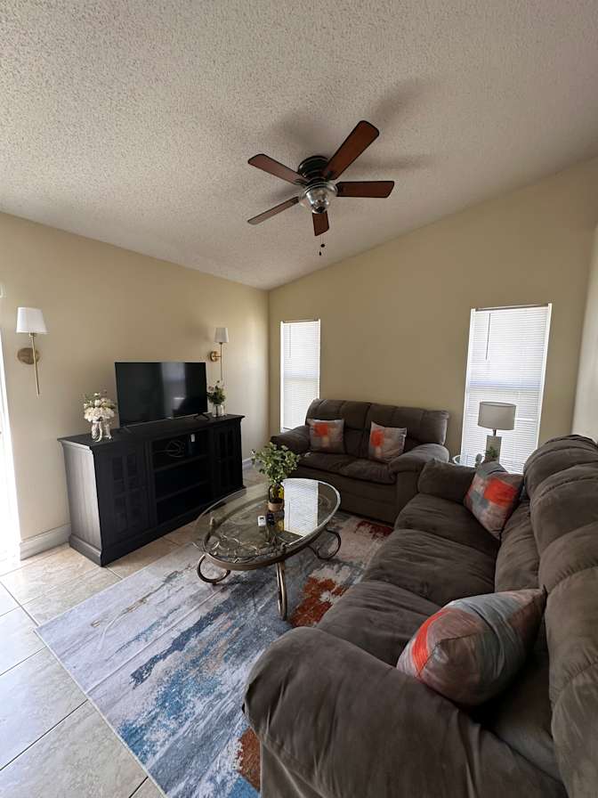 Glass Connect Housing Solutions's room