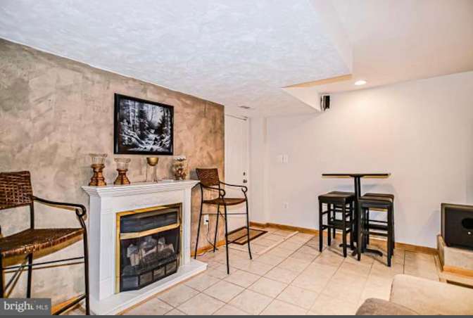 Montre Tates's room