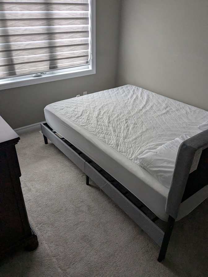 MARK ONOCHIE's room