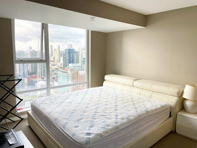 Lee's room