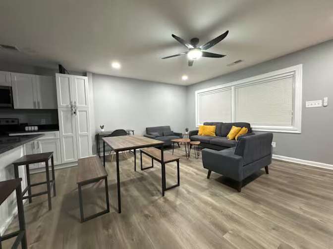 Alcove Rooms's room
