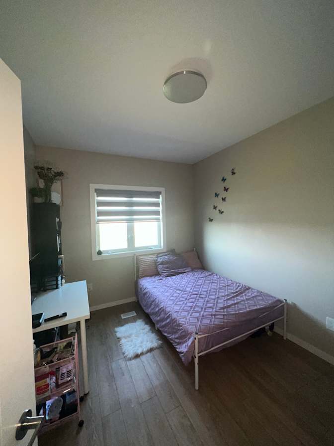 Dee's room
