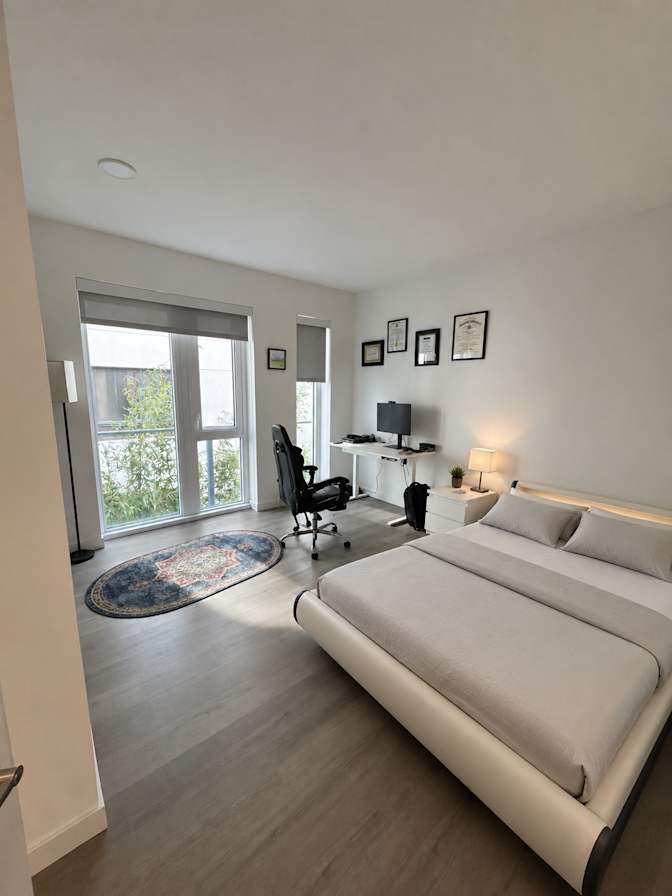 sara mostowfi's room