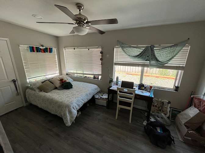 Carlos's room