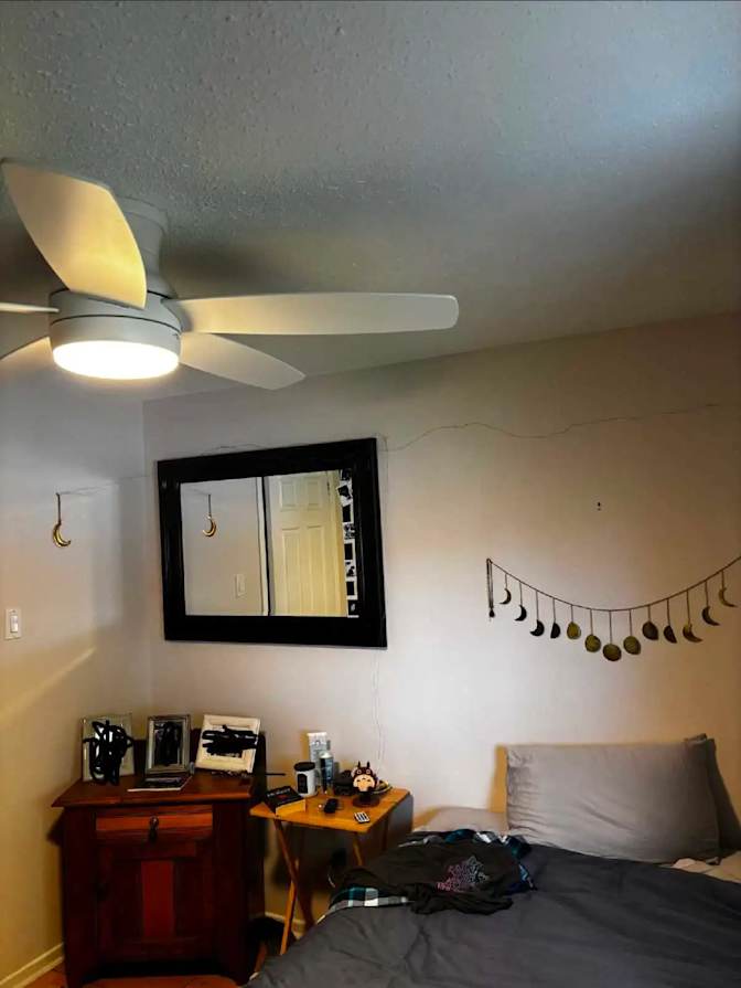 Thomas's room