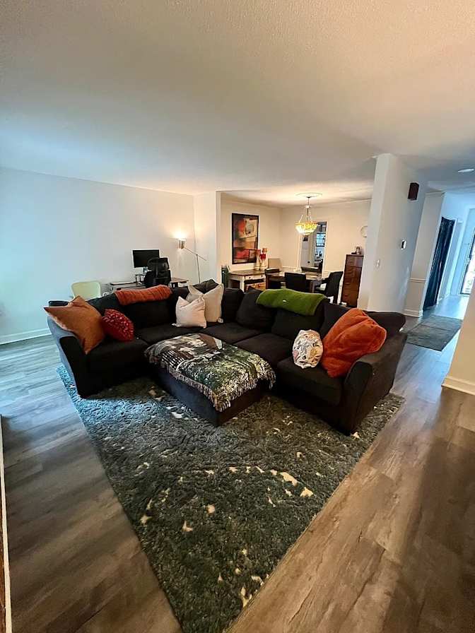 Alcove Rooms's room