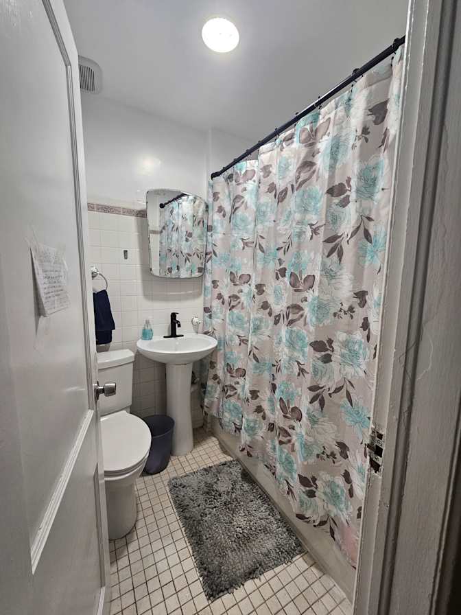 Aida's room