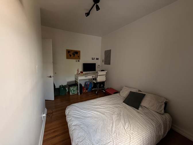 Summer Sage Shaw's room