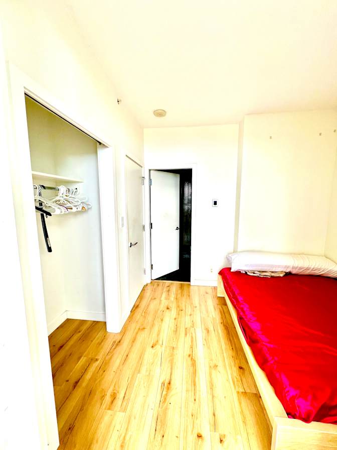 Lee's room