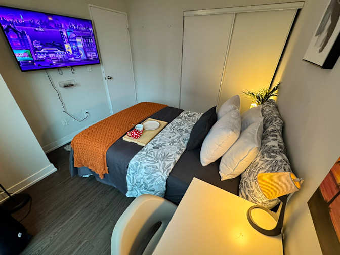 Alona's room