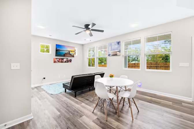 Alcove Rooms's room
