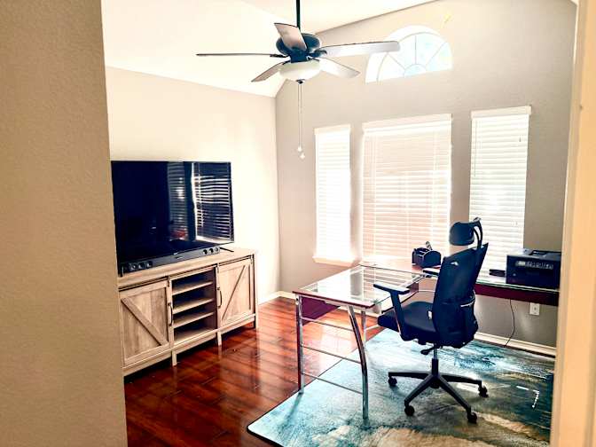 KARL FARMER's room