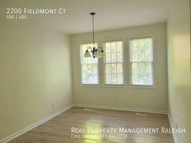 Alcove Rooms's room
