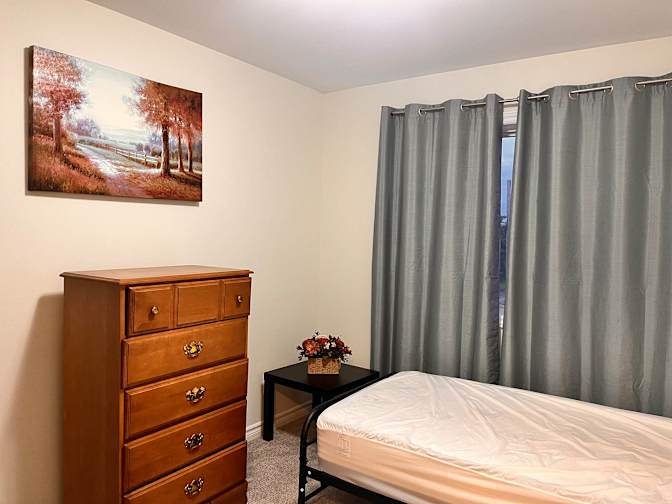 Dee's room