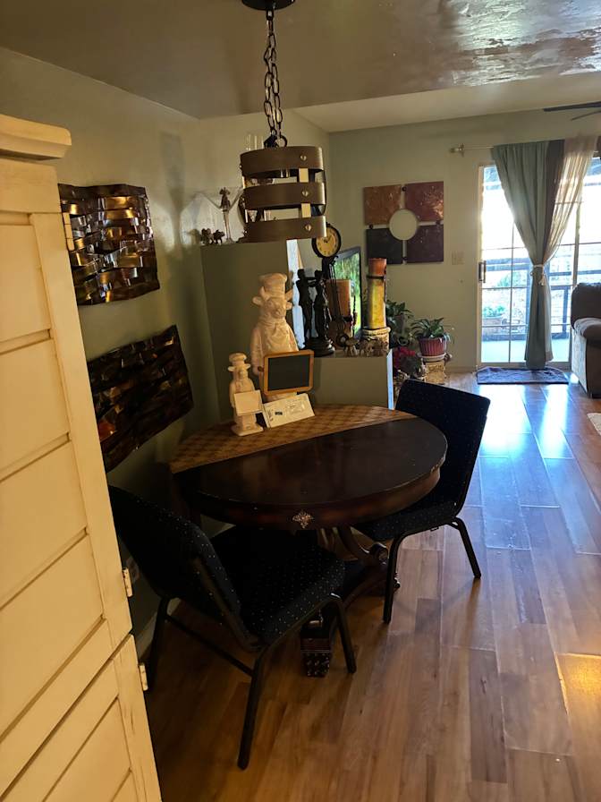 Shannon Resendes's room