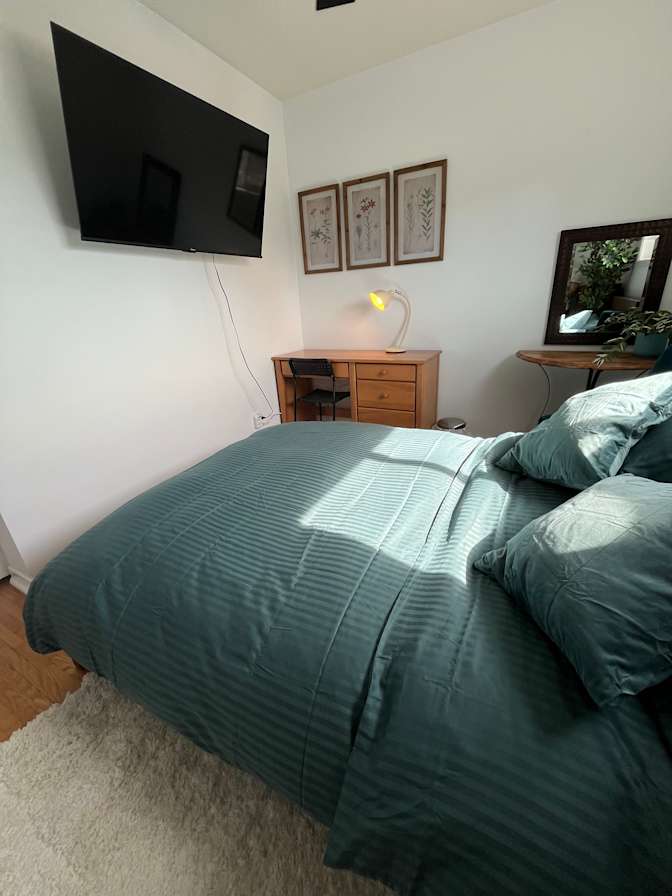 Dee's room