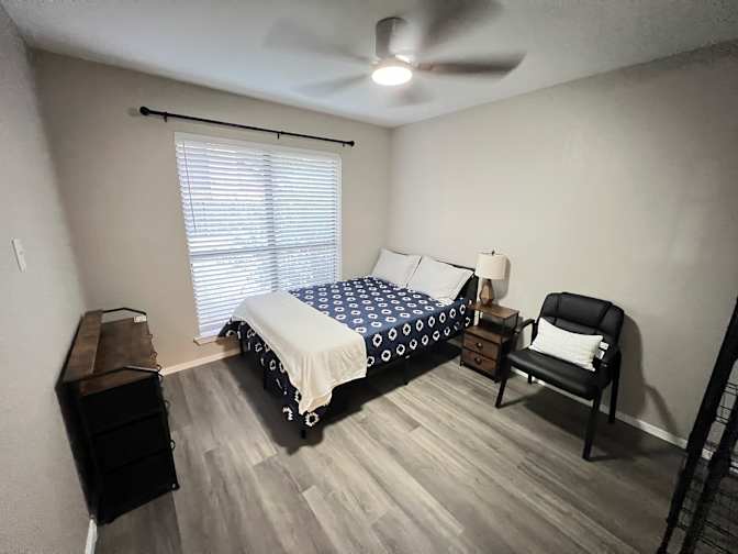 Andres's room