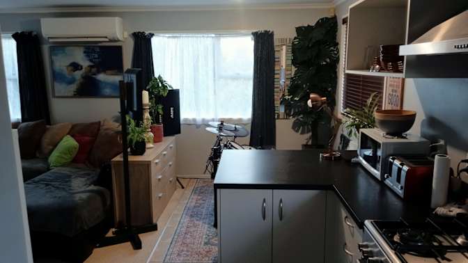 JEREMY's room