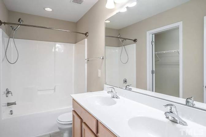 Alcove Rooms's room