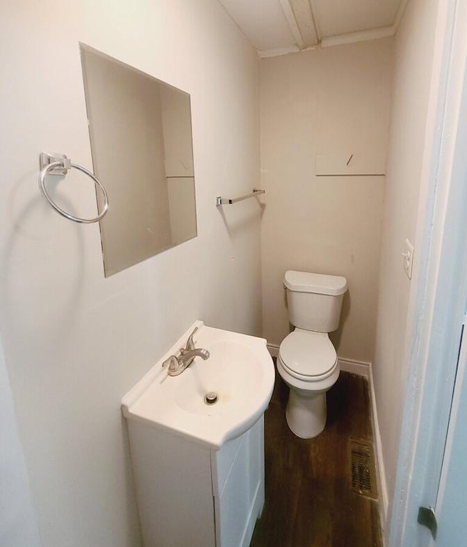 Alcove Rooms's room
