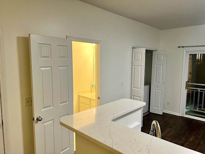 Alcove Rooms's room