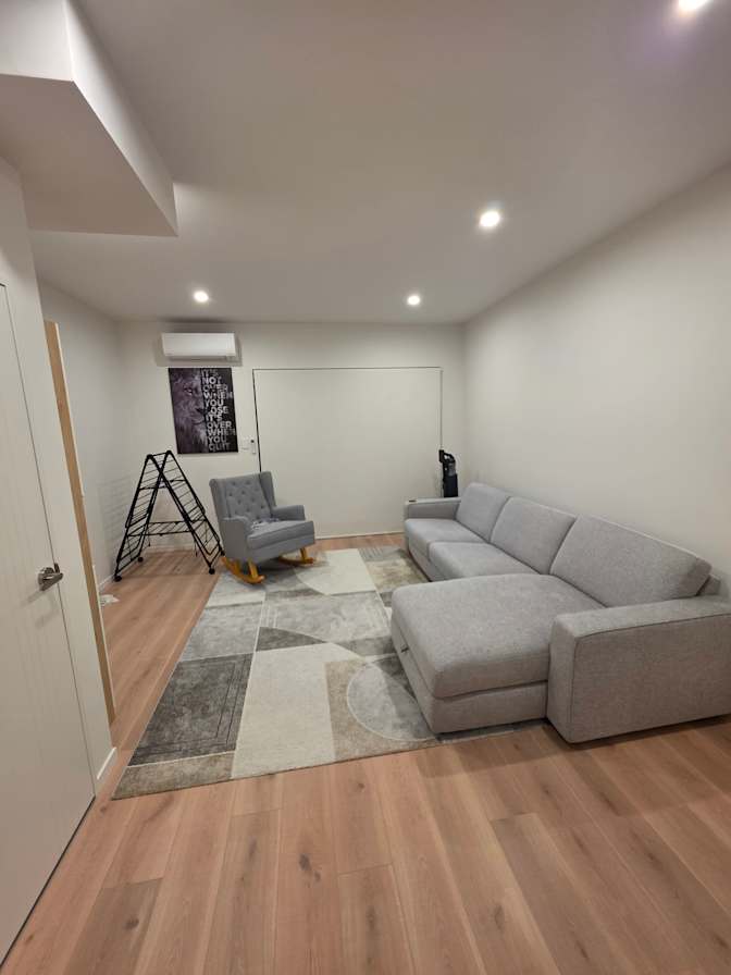 Aram Nikpai's room