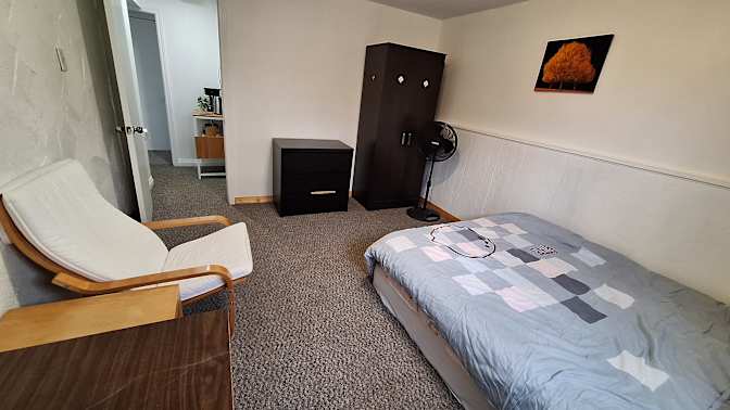 Moteaal's room