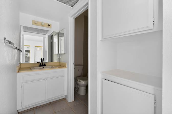 Wc's room