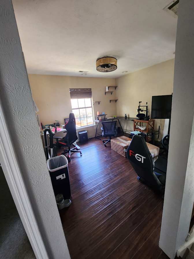 Hanut's room
