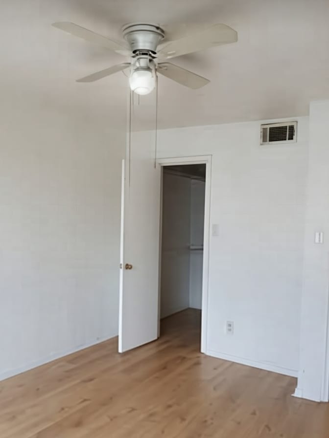 JohnDelaCruz's room