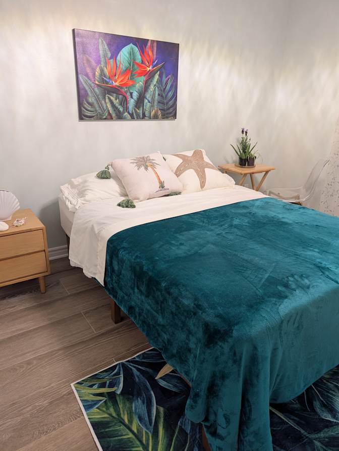 Shelly Kopol's room