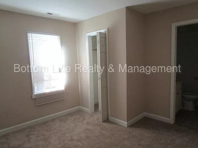Alcove Rooms's room