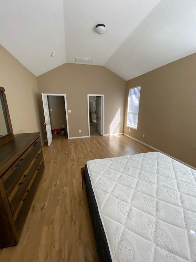 Tom's room