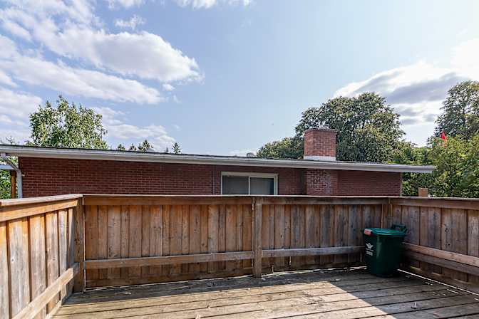 Linda Astafanos's room
