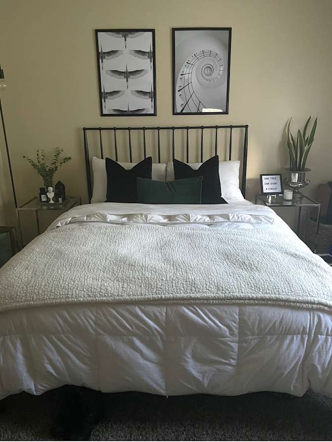 MONSERRAT CORTES's room