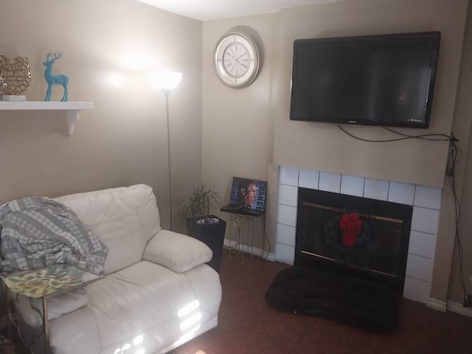 Perris ca's room