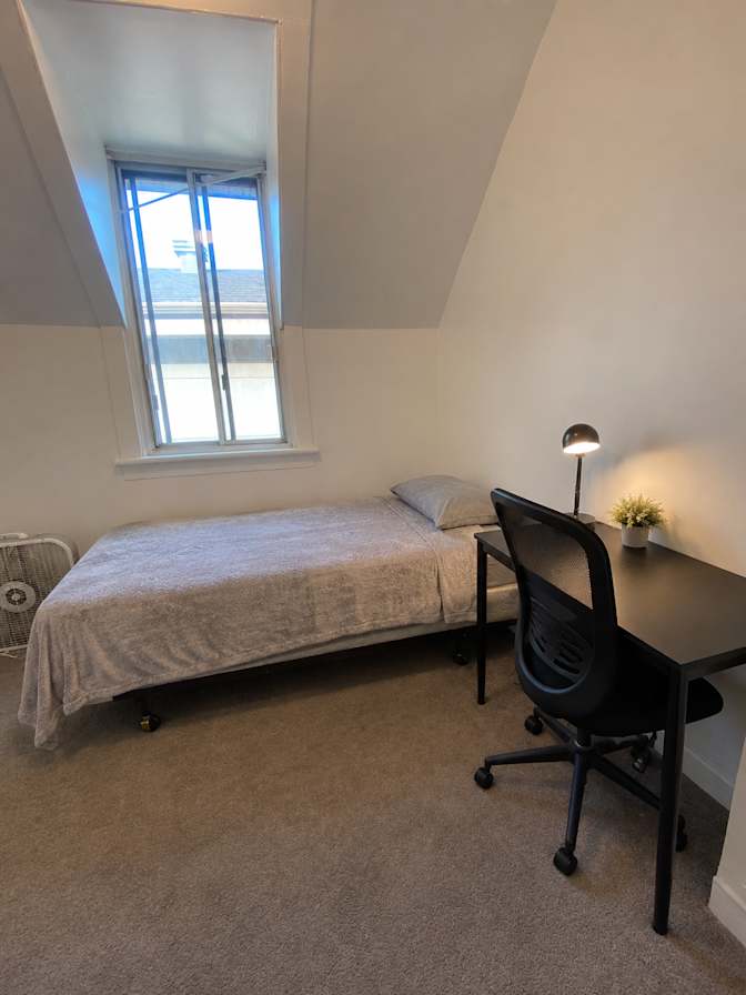 Issa's room