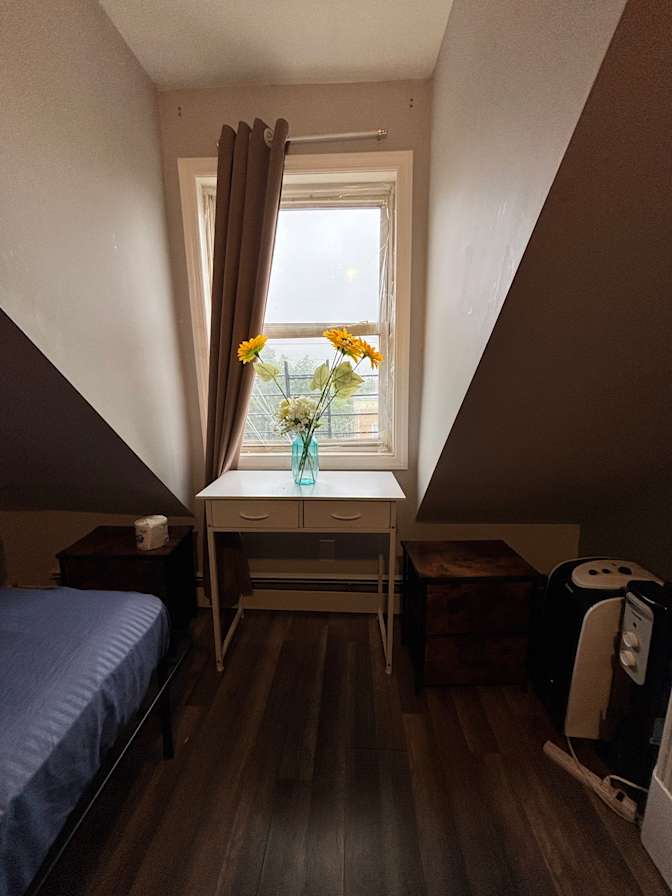 Alecia  Jones's room