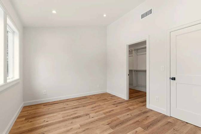 beautifully renovated one-bedroom  Apartment's room